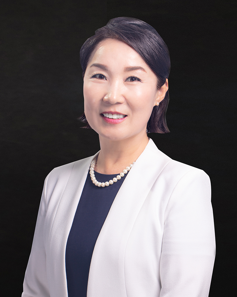 CLAUDIA SONG