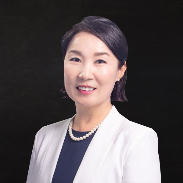 CLAUDIA SONG